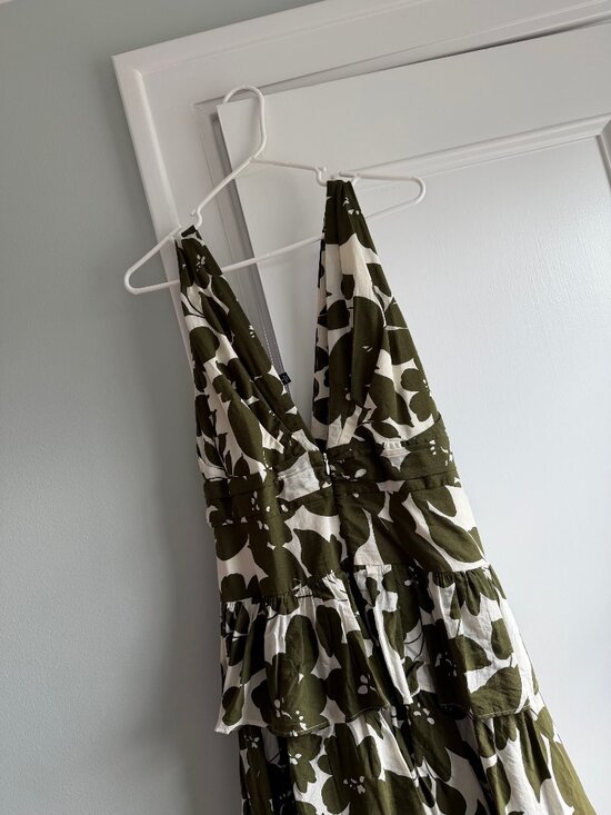 J. Crew collection plunge neck in leafy floral, size 8 - Picture 7 of 9